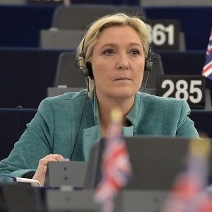 Ue, Marine Le Pen deve restituire 300mila euro al Parlamento