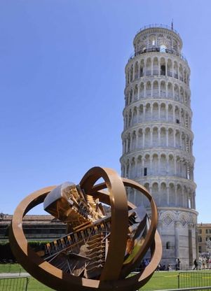 Arnaldo Pomodoro, cento opere invadono Pisa
