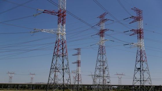 Luce e gas, non solo prezzo: i consumatori a caccia di prodotti e servizi