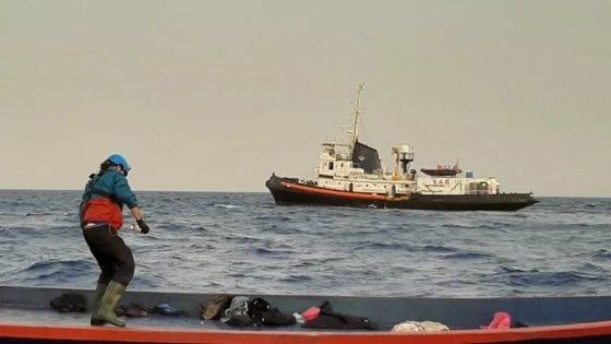 Pozzallo, la Mare Jonio di Mediterranea ritorna in mare
