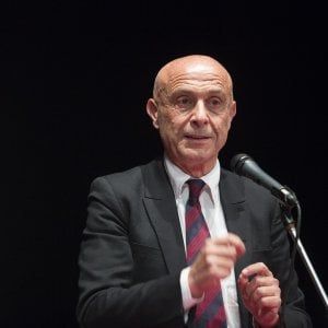 Migranti, Minniti: "La parola emergenza è vento nelle vele dei populisti"