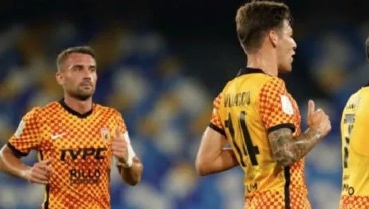 Serie B: Benevento-Lecce 0-0, pugliesi frenati dal palo