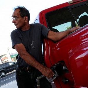 Benzina, calano le quotazioni internazionali e i prezzi alla pompa