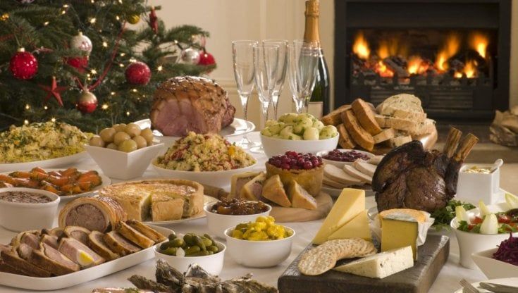 Un Natale senza abbracci, ma con orge di cibo