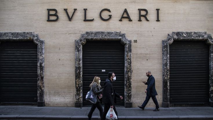 Da Valentino a Bulgari, gel e donazioni: in campo le griffe 