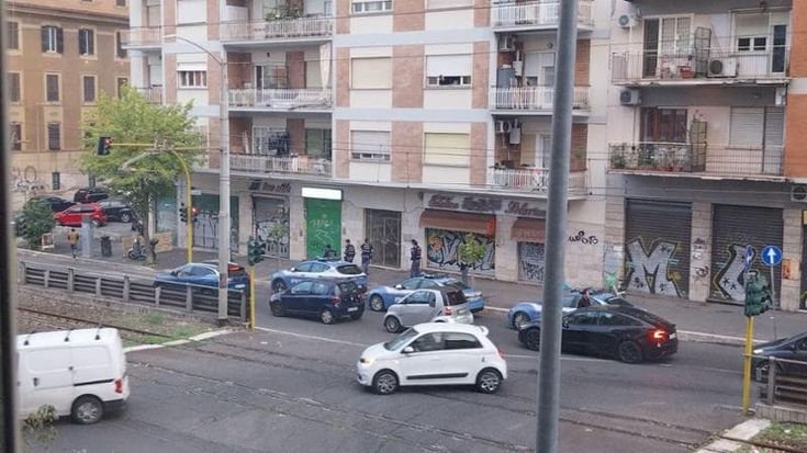 Sparatoria all’alba a Torpignattara, trovati bossoli in strada: non ci sono feriti