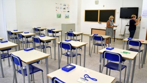Palermo, prima campanella per gli studenti ma le scuole lamentano l'assenza di supplenti, aule e banchi monoposto