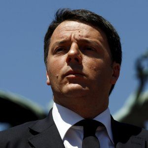 Vetro del finestrino si incrina, stop imprevisto per l'aereo di Renzi in Brasile