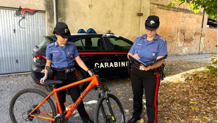 Due dozzine di bici trovate in un furgone: “Probabilmente sono rubate”