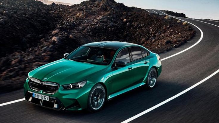 Bmw M5, la svolta ibrida: debutta la nuova berlina sportiva plug-in da 727 Cv