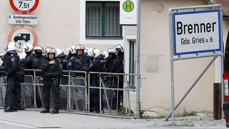 Migranti, tir al Brennero in rivolta per i blocchi