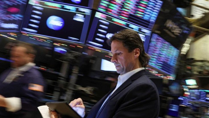 Le Borse di oggi, 6 dicembre. L'Europa chiude in rosso con Wall Street: si riducono le speranze di una Fed più morbida
