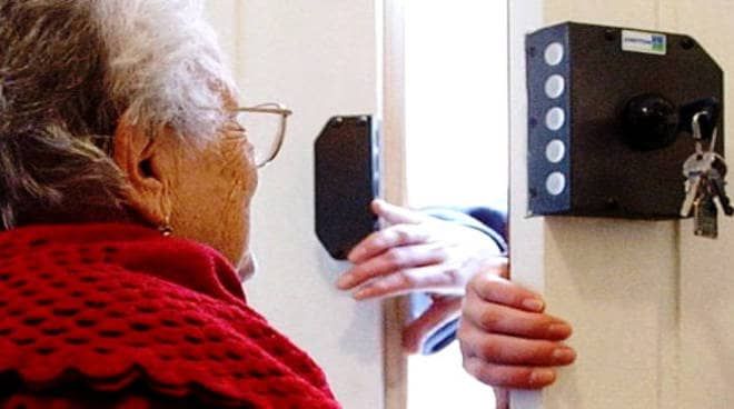 Parma, 90enne allontana il truffatore dall'abitazione