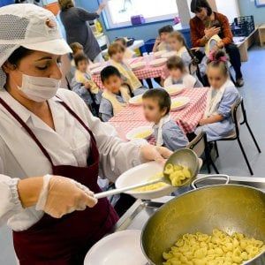 Torino, il conto del panino libero: tre milioni in meno nelle casse del Comune