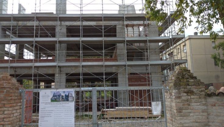 "Perché i lavori per la nuova biblioteca a Villa Ghidini sono fermi?"