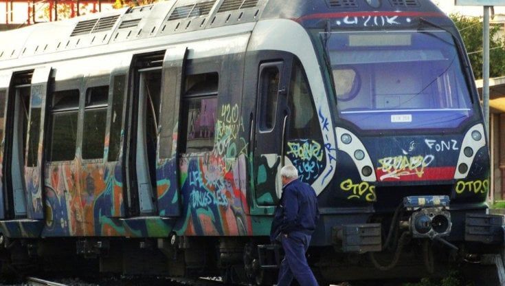 Circumvesuviana tra treni soppressi e ritardi, appello degli operatori turistici: "De Luca, intervieni"