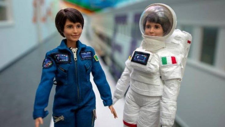 Conquistate lo spazio: l'appello di AstroBarbie alle bambine  