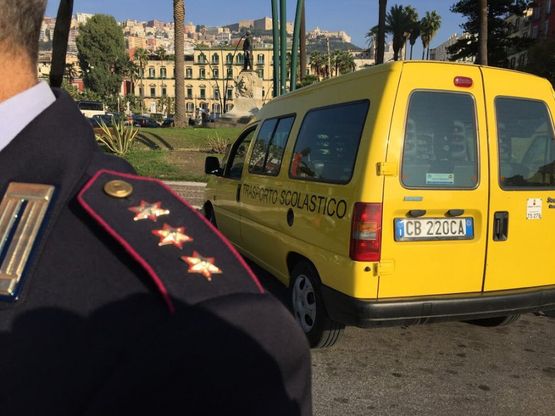 Napoli, controlli a scuolabus, tre sequestri