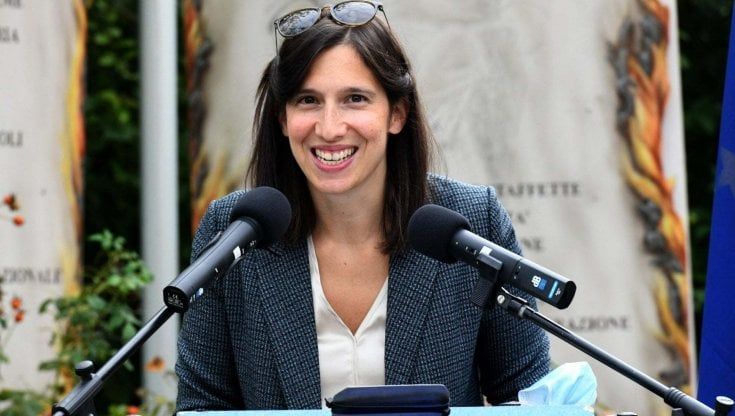 Elly Schlein: "La pace in Ucraina non si fa con le armi. Sosteniamo l'accoglienza, sbagliato aumentare le spese militari"