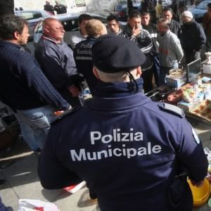 Commercio ambulante, scatta il pugno duro del Comune