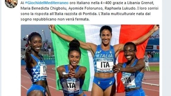 La staffetta azzurra un caso politico. Il centrosinistra: "Risposta italiana a Pontida". Grenot: "Io italiana al 100%"