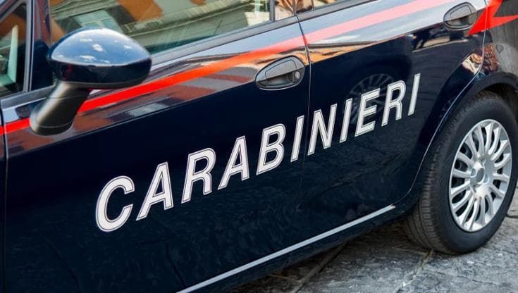Pestata dal compagno, riesce a chiamare il 112: l’uomo arrestato in flagranza di reato