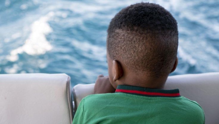 Minori stranieri soli, i Comuni presentano il conto: "Noi lasciati soli a gestire l’accoglienza”