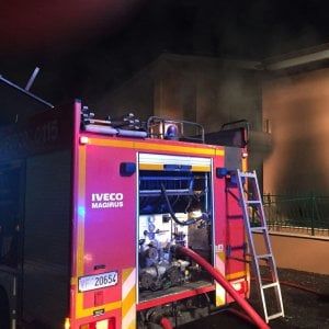 Roma, esplosione in villetta a Frattocchie: un morto e quattro feriti gravi