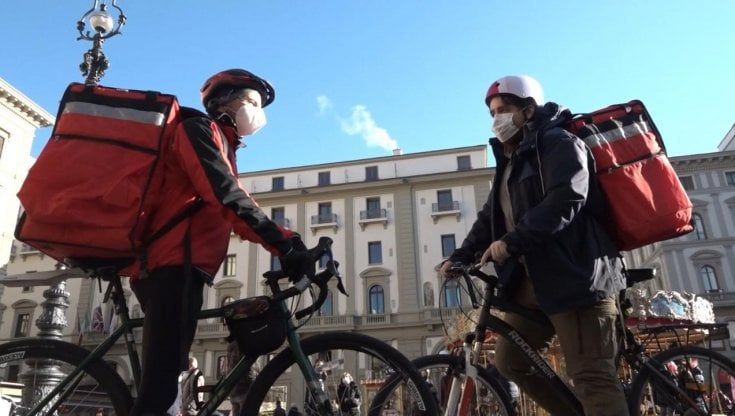 Cibo a domicilio: "il rider is the new postino"  