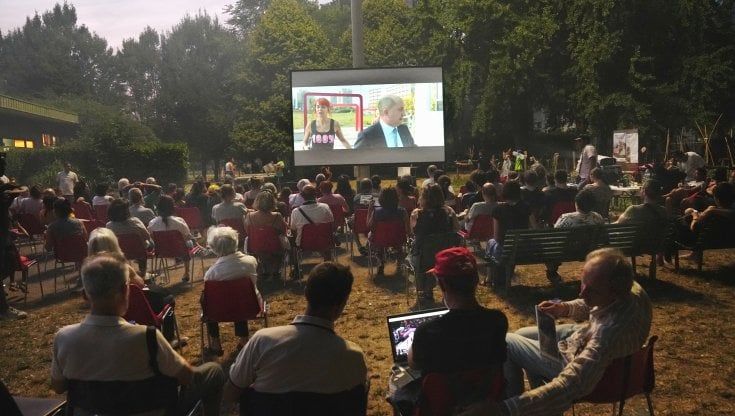 Il cinema in furgone va nei quartieri