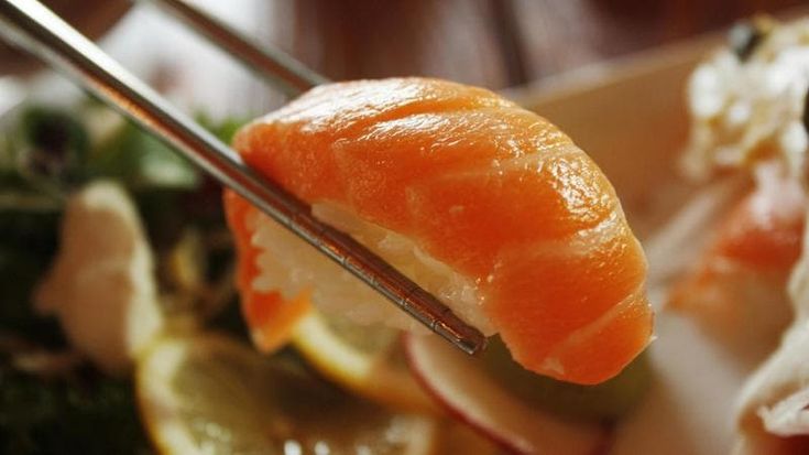 Venti intossicati con il sushi, ristorante sotto inchiesta