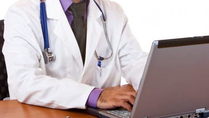 Torino, in tempo di pandemia un medico su 4 minacciato di sospensione: "Non ha la posta certificata"