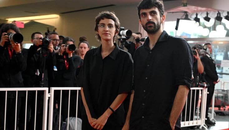“Naza” trionfa a Venezia: 25 minuti di applausi per il film che fa parlare i carnefici di Gaza