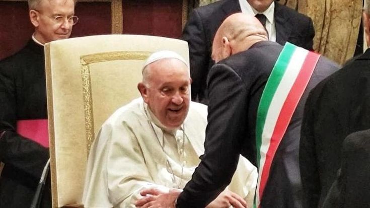Il sindaco Vito Leccese in udienza da papa Francesco, Bari aderisce al progetto ‘Custodi del bello’: le aree verdi saranno riqualificate da persone fragili