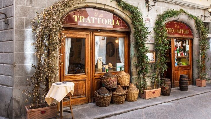 La crisi della ristorazione nelle grandi città: a Firenze il record negativo di locali scomparsi 