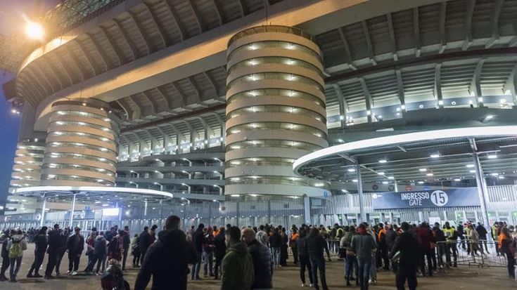 San Siro, tifosa norvegese denuncia molestie nei bagni dello stadio: indagato addetto pulizie