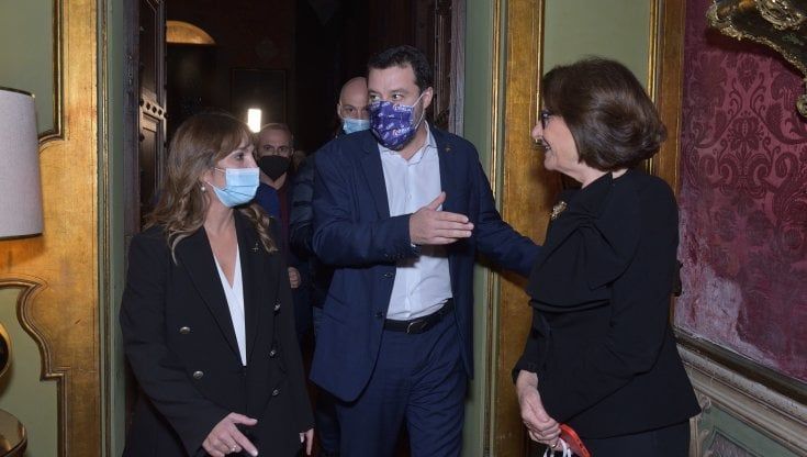Salvini si smarca da Meloni sul Quirinale: "Un patriota? Ce ne sono 60 milioni". E Conte pensa alle Quirinarie