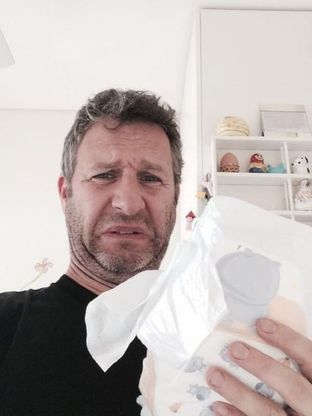 Papà e pannolini: su Twitter arriva lo #smelfie 