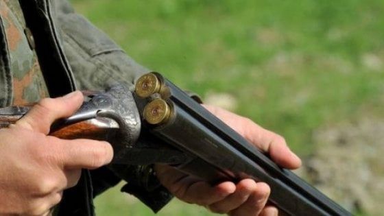 Scambia il padre per un cinghiale e spara: tragedia a Postiglione