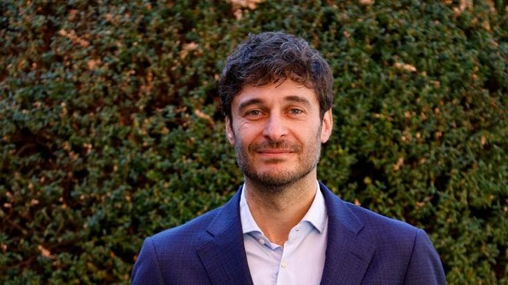 Lino Guanciale: “Di Ricciardi amo l’impegno. A mio figlio auguro di non vergognarsi delle sue idee”