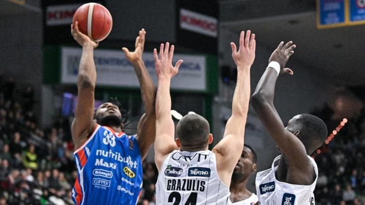 Basket, Trento cade a Treviso, Milano vince a Varese. Venezia alla Final Eight