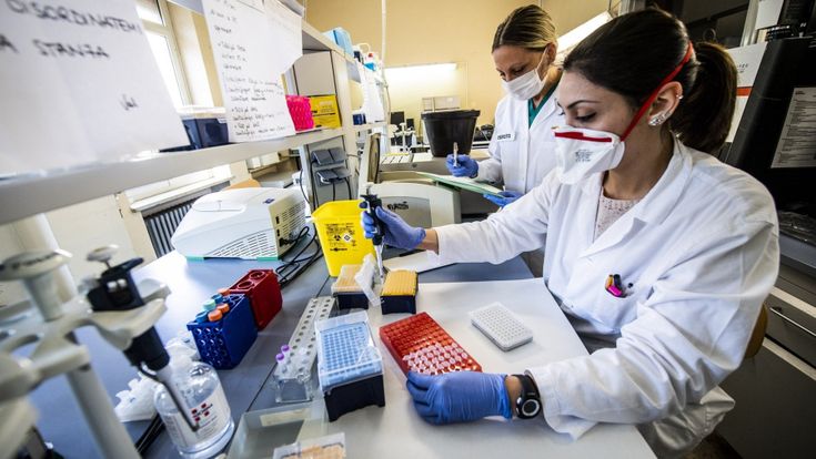 Virus, la matematica delle varianti e i due problemi da risolvere