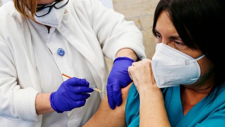 Assistenti sociali in missione nelle case senza essere vaccinati