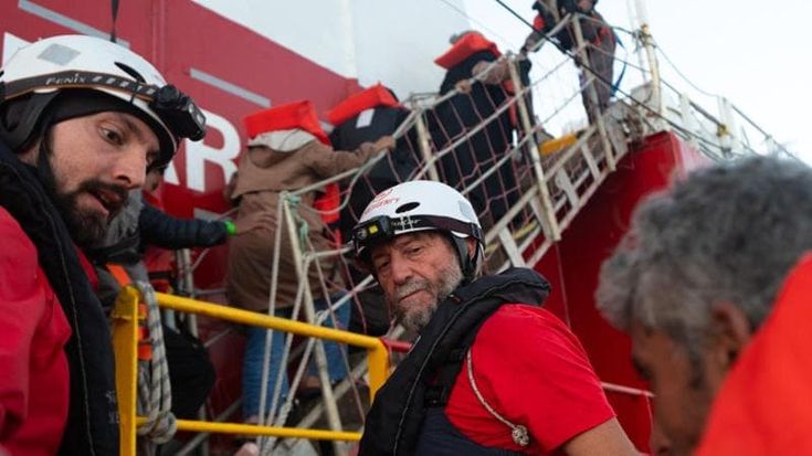 Migrants: Emergency rescues 113 people; among the rescuers is sailor Giovanni Soldini