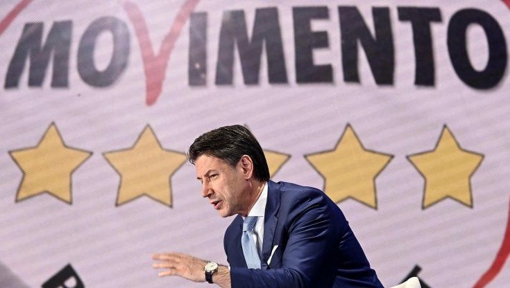 Quirinale, i deputati M5S si spaccano su fiducia a Conte e Mattarella-bis 