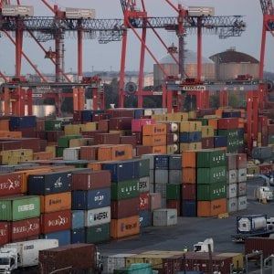Spread in calo e Borsa in rialzo dopo le rassicurazioni di Tria. La guerra commerciale tiene in scacco i mercati