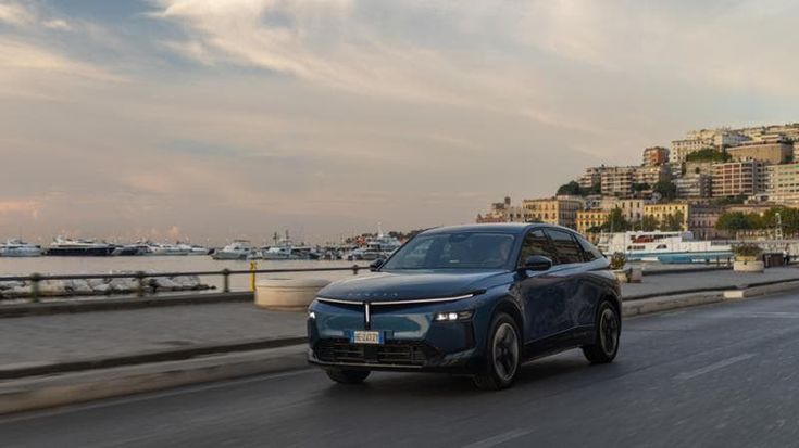 Lancia Gamma, il ritorno tra design e sostanza dello stile italiano. La sigla HF fa sognare. Il test