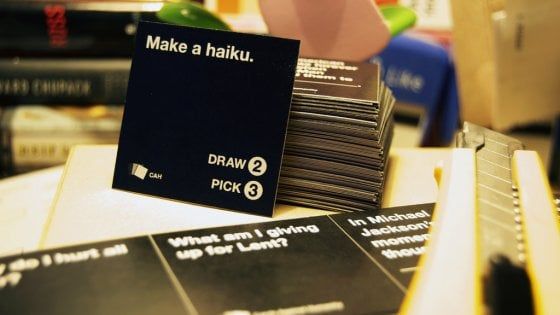L'irriverente gioco 'Carte contro l'umanità' attacca Donald Trump: "Bloccheremo il muro con il Messico"