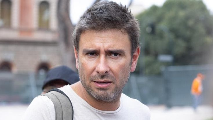 Alessandro Di Battista, malore a Cuba: “Ha ripreso conoscenza”. Trasferito in ospedale a L’Avana