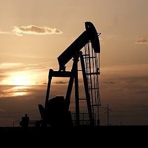 Borsa, i titoli delle major del petrolio travolti dall'onda verde: hanno bruciato 700 mld dal 2019